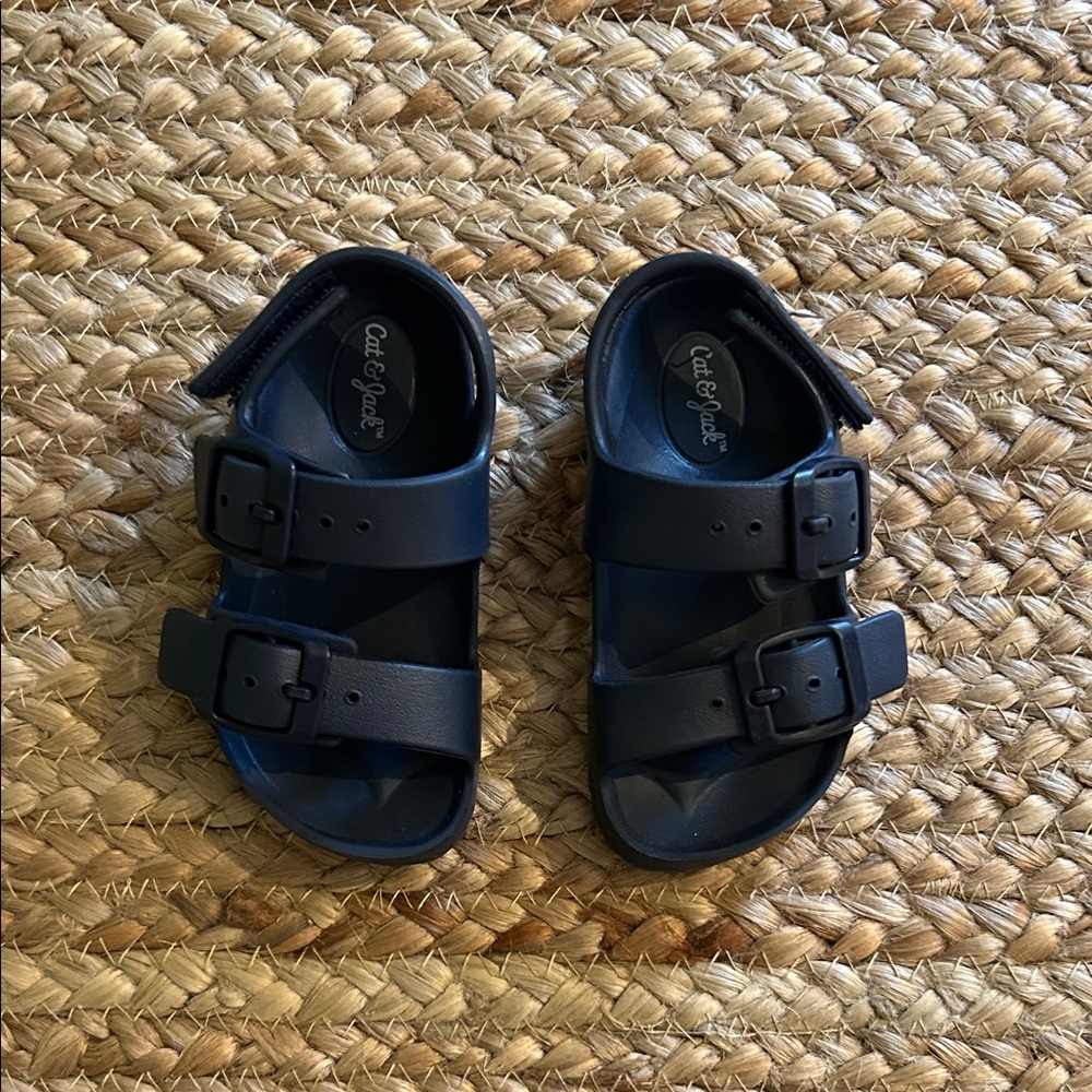 Cat & Jack navy rubber strap sandals, size 6